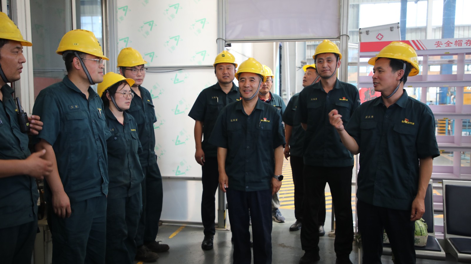 山重建机公司工会“夏送清凉”沁人心